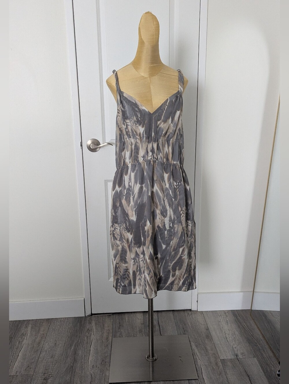 Banana Republic Abstract Watercolor Feather Print V-Neck Dress - Size 10
